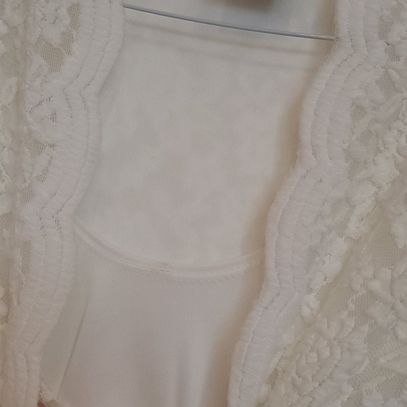 blouse - Picture 4 of 6